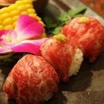 焼肉うしごろ - 三種の手毬寿司
      （マスタード味・岩塩・柚子胡椒）