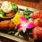 焼肉うしごろ - 和牛手毬寿司　春野菜の白和え　蓮根真薯　唐黍