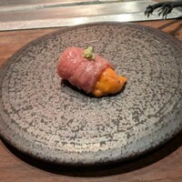 くずし鉄板 あばぐら 神田店 - 黒毛和牛北海道産馬糞雲丹のうにまき
