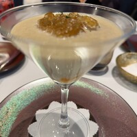 ラトラスフィス - 濃厚な冷製スープの中にシーフードがたっぷり！
                ほんとに豪華。