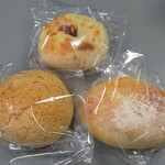 ダーシェンカ - プレミアムくりーむぱん、湯種あんぱん
      サクサクめろんぱん