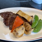 龍天門 - 肉料理、オイスターソース炒め