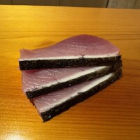 鮨 あらい - 熟成めじ鮪の皮バーナー焼き　皮が美味すぎる