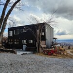 つぐもりカフェ - 店構え（裏）、こちから側に駐車場がありお店に入ります