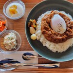 つぐもりカフェ - ポテトサラダ、シリシリ、ヨーグルトが付きます