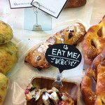 ミックスプラスベーカリー - クランベリーとチョコ ¥220