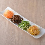 Jukusei Wagyu Yakiniku Aging Beef Karuizawa - ナムル盛り合わせ