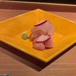 馳走なかむら - ③向付　季節の盛り込み　あしらい（あら、まぐろの刺し身）