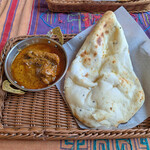 アンナプルナ カレー&ビュッフェ - 骨付きチキンスパイスカレー、バターナン