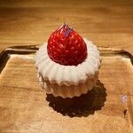 Fujiya 1935 - イチゴのドーナツ