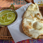 アンナプルナ カレー&ビュッフェ - パーラクパニールとバターナン