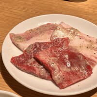 ビーフキッチン 恵比寿店 - 上タン　アイオアプレミアム・ランプ塩・匠味豚の豚トロ・匠味豚の豚バラ