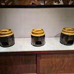 御料理 良所 - スタンバイOKの土鍋たち