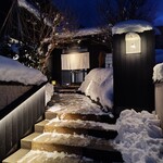 御料理 良所 - 雪をかぶった良所