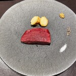 イル アオヤマ - エゾ鹿（北海道）の炭火焼