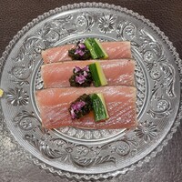 イル アオヤマ - メジマグロ、キャビア、行者にんにく