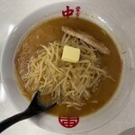 蒙古タンメン中本 - 長男のサッポロ味噌ラーメンはアプリで大盛り。野菜マシ、チャーシュー、バターオン