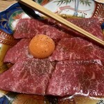 めしや 魚界人 - ユッケ　卵が濃くて美味しい