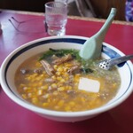 手打ラーメン 珍来 - 塩ラーメン　バターコーン刻みチャーシュー　890円