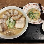 伝丸 - 白味噌チャーシュー麺、唐揚げ&半チャーハンセット
