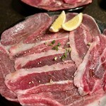 炭火焼肉 たけのうち - 黒毛和牛ツラミ塩焼き