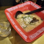 黄金ラーメン - かけくまもとラーメン（580円）＋白岳水割