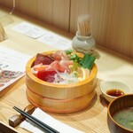 牡蠣と海鮮丼 ふぃっしゃーまん亭 - 