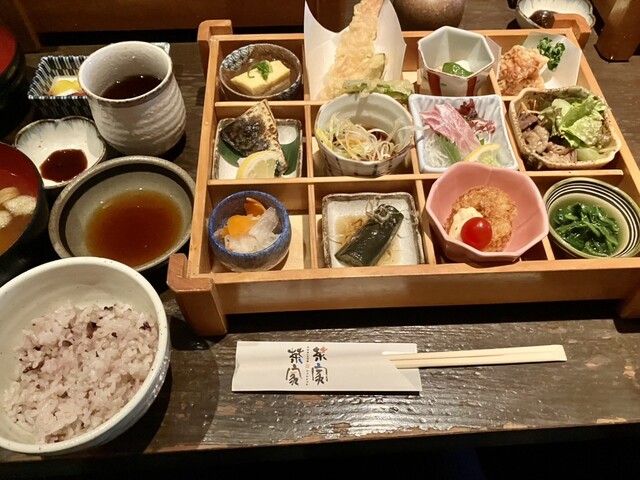 茶家茶家 （チャヤチャヤ）のご予約 - 衣山/ダイニングバー | 食べログ