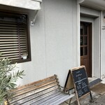 コーヒーとおやつの店 アンドモア - 