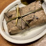 日本料理 梅林 - これが〆のうなぎの朴葉蒸しご飯。