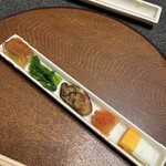 日本料理 梅林 - 八寸。柿とアスパラの煮こごり、菜の花のおひたし、牡蠣の燻製、数の子明太、玉子です。