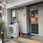 虹の仏 - お店構え※入り口側