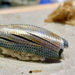 すしやのたい悟 - ・コハダ　　　銀の地に黒の豆絞り模様。せーの！で散りそむ冬銀河。