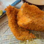 はまべ - とても分厚い”アジ”、揚げ、仕上げるにも熱が中まで入るには時間がかかります。