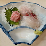はまべ - ”お刺身”は”まぐろねぎとろ”、”シマアジ”、”鯛”の３種類でした。