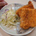 はまべ - ”アジフライ”、とても大きな”アジ”でしたので、半身です。それでもお皿からはみ出ています。