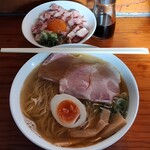 浜堂ラーメン - 中華そば(細麺)と、チャーシューごはん