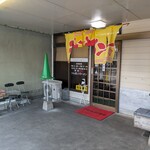 石走ラーメン - ・入口脇に喫煙所