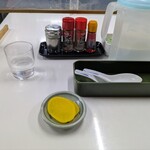 石走ラーメン - ・水はセルフ、オシボリは無し