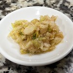 今池呑助飯店 - 23．つけもの（ピリ辛白菜）\350