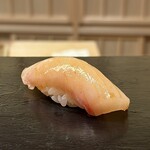 鮨 陸 - 鰆漬け 山口より
      身がしっとりと柔らかでこれも美味！！