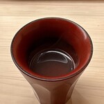 鮨 陸 - 小肌のスープ（小肌の身と昆布出汁のみ）
      まさに西麻布の蒼さんを彷彿させる味わい美味しさ！
      陸さんが峯村シェフ直々に教わっただけに、味の深みには驚くばかり！