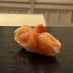 鮨 陸 - 赤貝
      色艶、食感、香りも良くこれも美味！
      