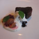 ビストロ・アロンジー - 半生チョコケーキとさくらんぼのコンポート(2014.06)