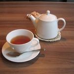 ビストロ・アロンジー - ポットサービスの紅茶(2014.06)