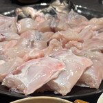 鮨 和顔 - 1.5キロ以上のフグだそうで、ぶつ切りも身が厚いです