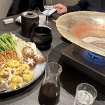 鮨 和顔 - 椎茸、エノキ以外に花びら茸など普段口にできない珍しいキノコも3種。ポン酢も美味しく、自家製でしょう。