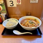 日高屋 - 料理写真:チゲ味噌ラーメン半チャーハンセット