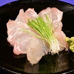 Femme de bateau Aoki - 【お造り①】平目刺し。こちらはどれも活〆地魚です。