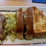 コメダ珈琲店 - あみ焼きチキンホットサンド（930円）